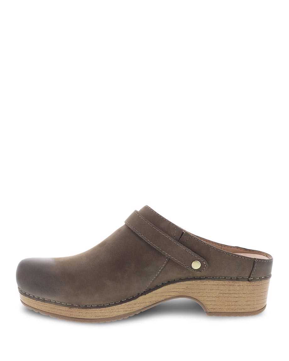 Dansko Berry Burnished Nubuck Women Clogs Taupe | CA 3554VRO