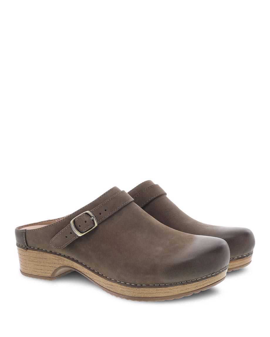 Dansko Berry Burnished Nubuck Women Clogs Taupe | CA 3554VRO