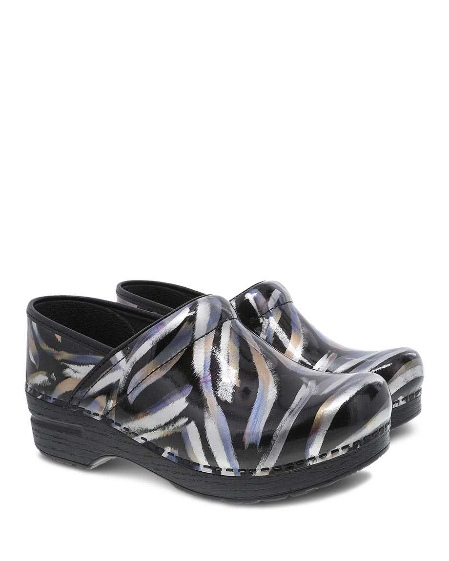 Dansko Professional Brush Patent Men Clogs Black / White | CA 3528RVP