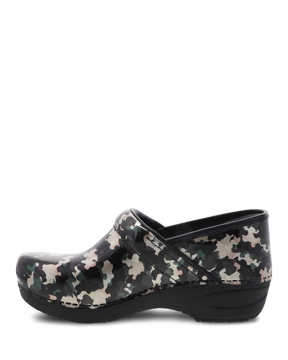 Dansko XP 2.0 Patent Women Wide Shoes Black / White | CA 3963HAD